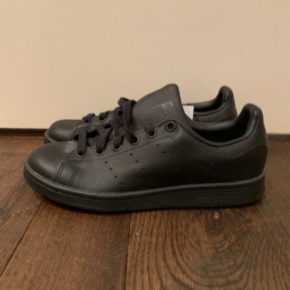 Black Adidas Stan Smiths - Picture 5 of 9